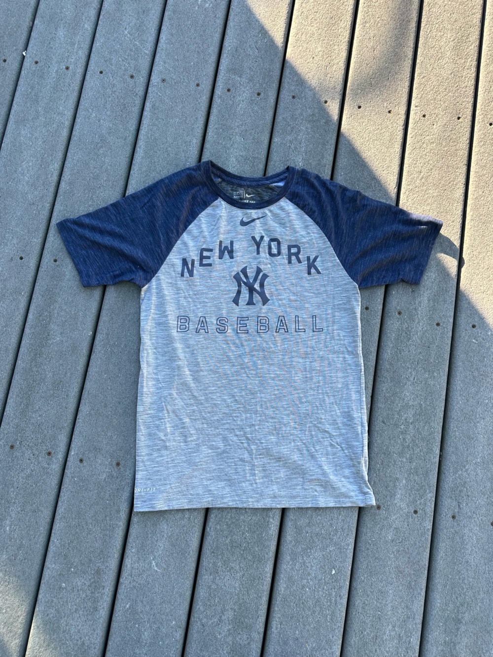 Nike New York Yankees Raglan Tee - Heather Gray & Navy